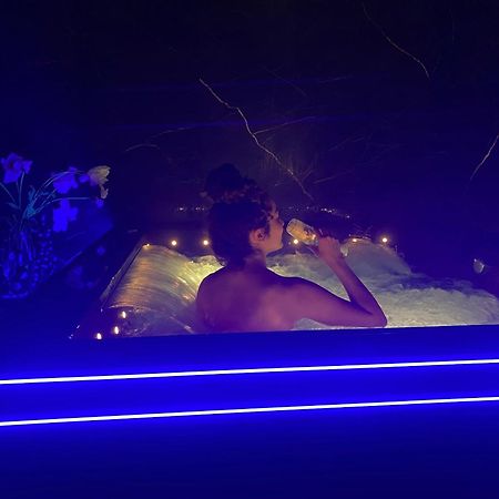 La Ronde Des Bois - Romance Et Bien Etre - Jacuzzi Privatif-Piscine-Patio Mellecey 외부 사진