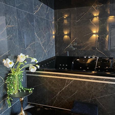 La Ronde Des Bois - Romance Et Bien Etre - Jacuzzi Privatif-Piscine-Patio Mellecey 외부 사진
