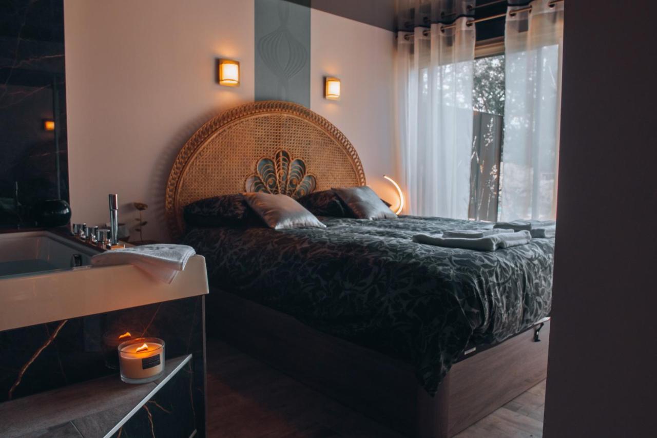 La Ronde Des Bois - Romance Et Bien Etre - Jacuzzi Privatif-Piscine-Patio Mellecey 외부 사진