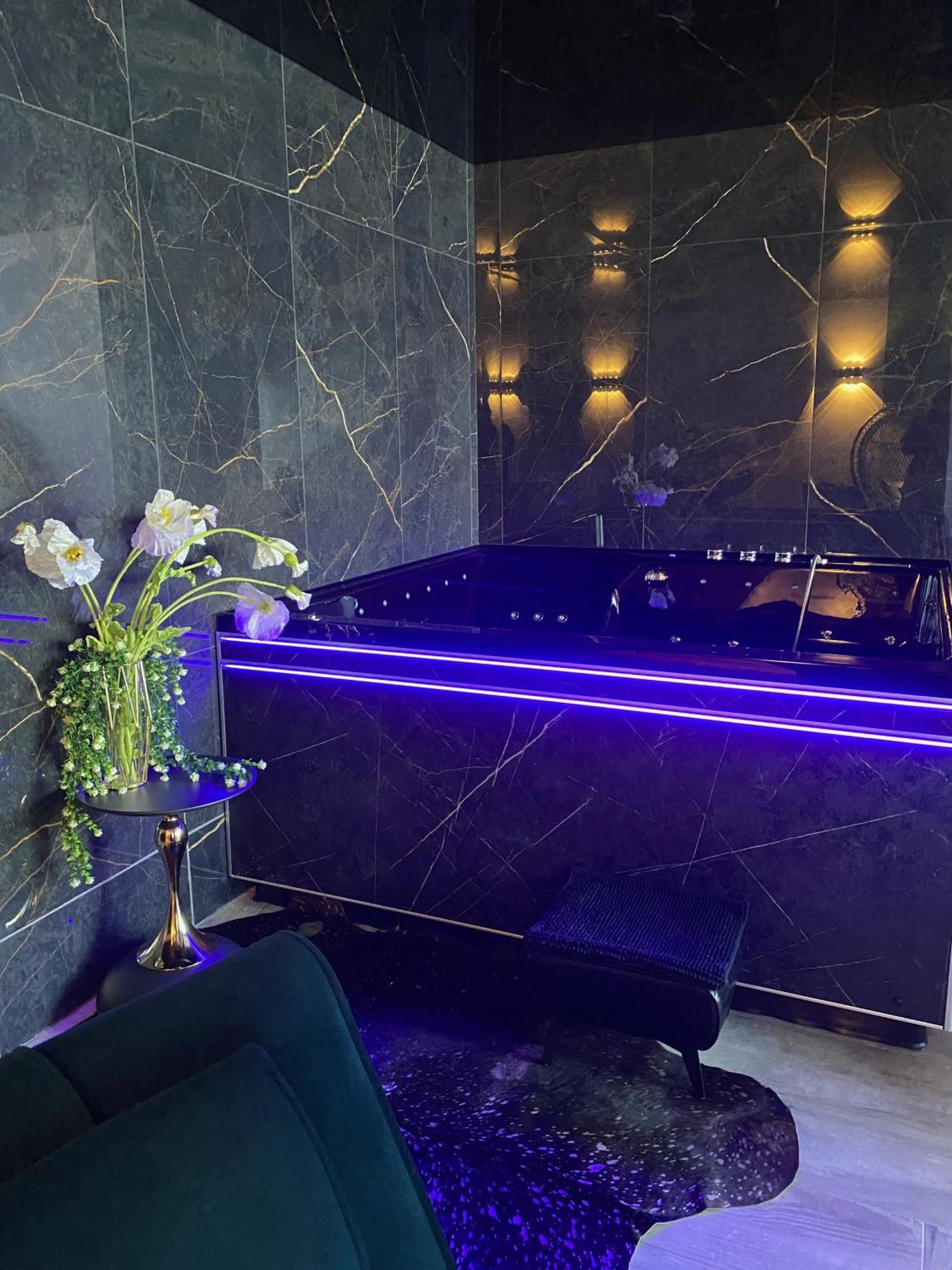 La Ronde Des Bois - Romance Et Bien Etre - Jacuzzi Privatif-Piscine-Patio Mellecey 외부 사진